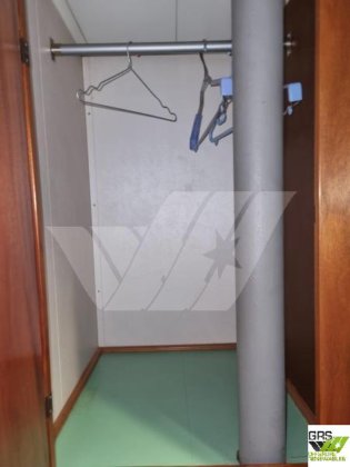 出售一艘50米60座闲置生活舱船