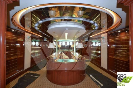 出售的162米300名乘客邮轮船