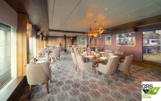 200m、752人乗りクルーズ船販売中