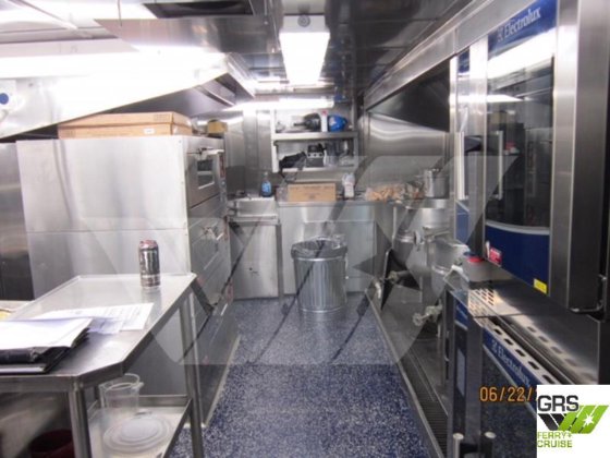 78m、138人乗りのクルーズ船を販売中