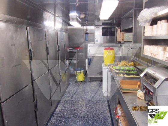 78m、138人乗りのクルーズ船を販売中