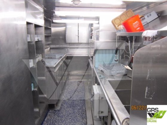 78m、138人乗りのクルーズ船を販売中