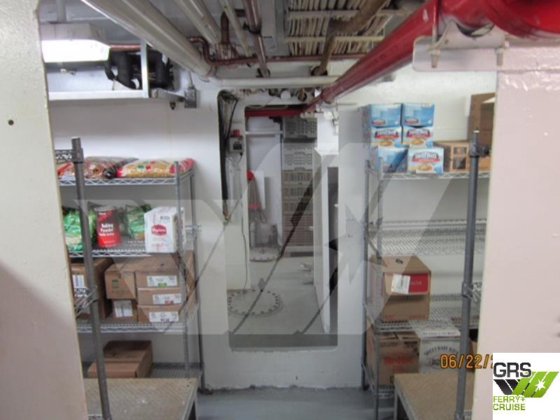 78m、138人乗りのクルーズ船を販売中