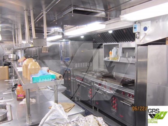 78m、138人乗りのクルーズ船を販売中