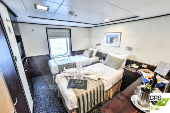 56m、49人乗りのクルーズ船を販売中