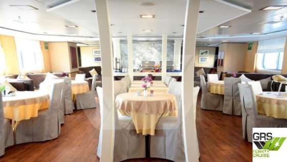 56m、49人乗りのクルーズ船を販売中