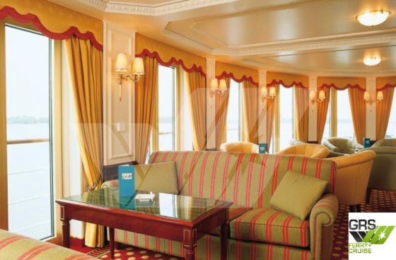 全長83m、定員80名のクルーズ船を販売中