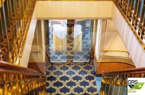 全長83m、定員80名のクルーズ船を販売中