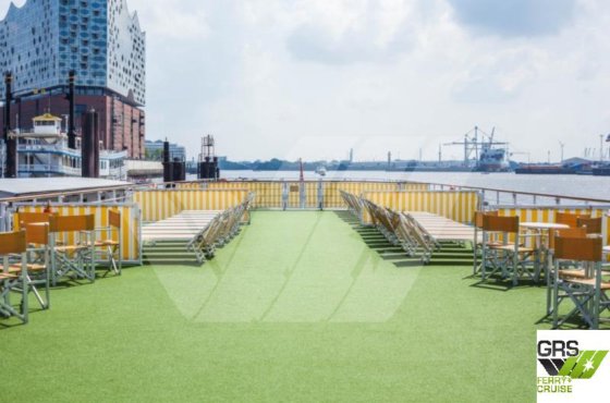 全長83m、定員80名のクルーズ船を販売中