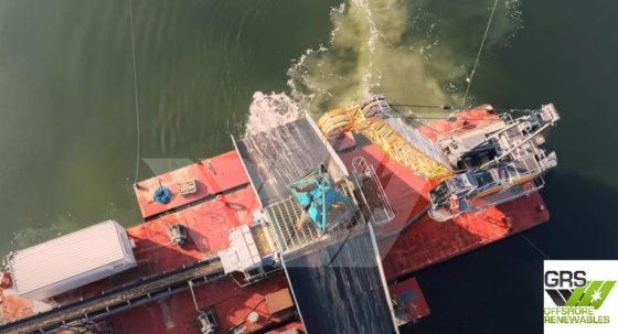 LIEBHERR HS 8100.1-E 起重机焊接在驳船上 /