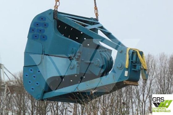 LIEBHERR HS 8100.1-E 起重机焊接在驳船上 /