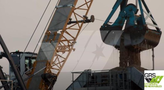 LIEBHERR HS 8100.1-E 起重机焊接在驳船上 /