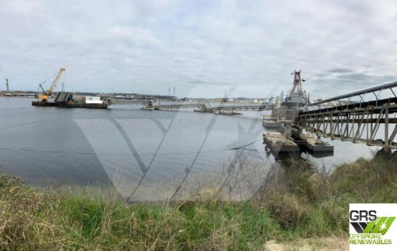 LIEBHERR HS 8100.1-E 起重机焊接在驳船上 /