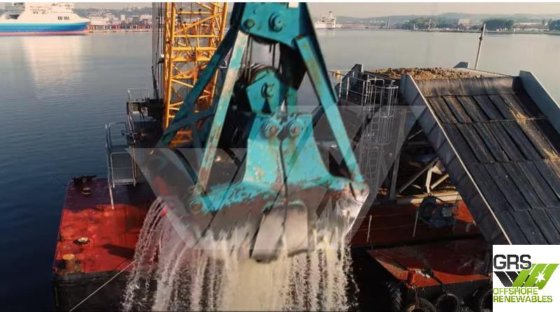 LIEBHERR HS 8100.1-E 起重机焊接在驳船上 /