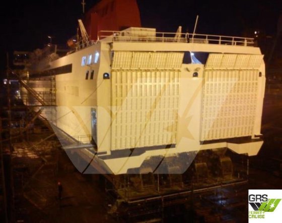 122米 载客量780人