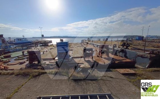 10mのスパッドレッグとムーンプール フレッシュリークラス