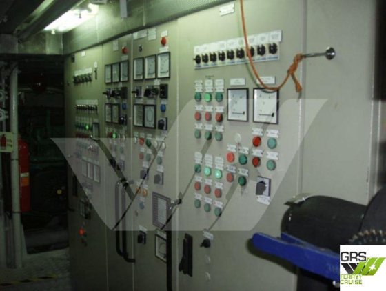 64m、42人乗りのクルーズ船を販売中