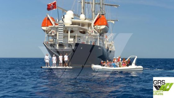 64m、42人乗りのクルーズ船を販売中