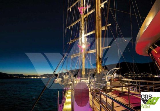 64m、42人乗りのクルーズ船を販売中