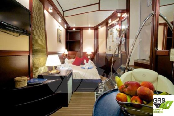 64m、42人乗りのクルーズ船を販売中