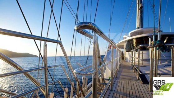 64m、42人乗りのクルーズ船を販売中