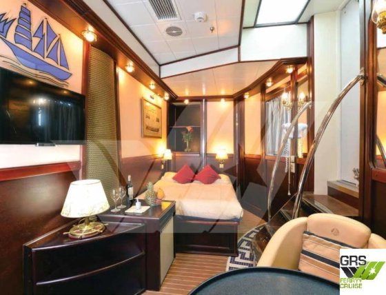 64米长42座邮轮出售