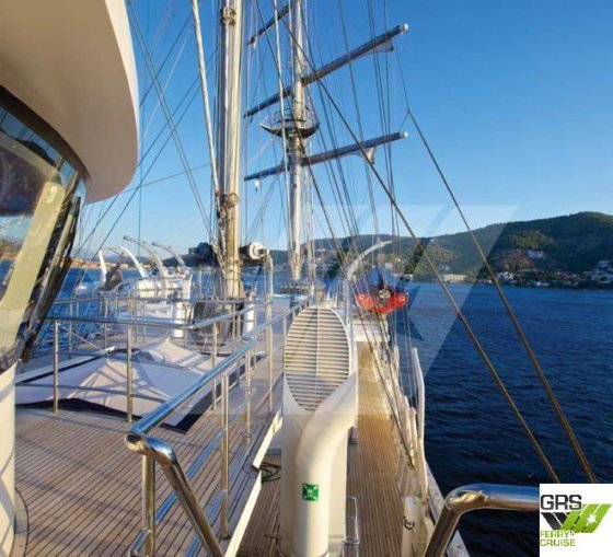 64m、42人乗りのクルーズ船を販売中