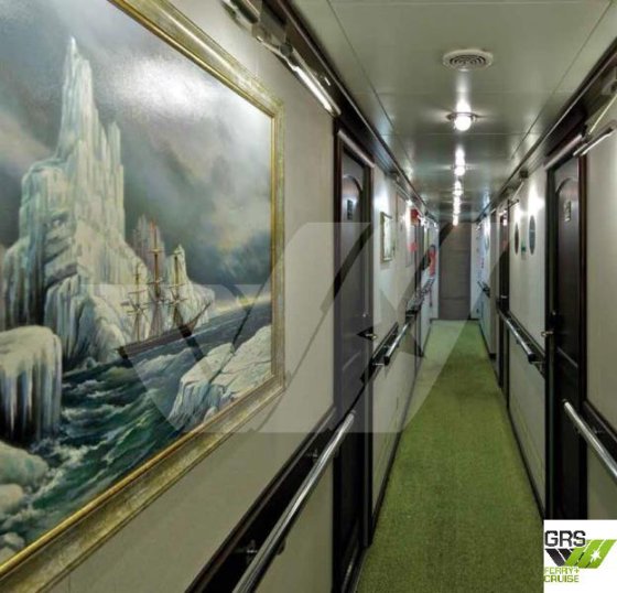 64m、42人乗りのクルーズ船を販売中