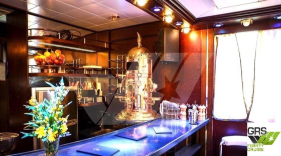 64米长42座邮轮出售