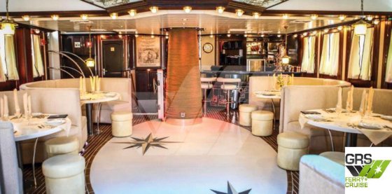 64m、42人乗りのクルーズ船を販売中