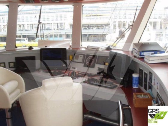 64m、42人乗りのクルーズ船を販売中