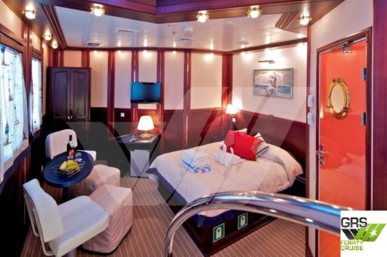 64米长42座邮轮出售