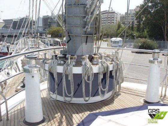 64m、42人乗りのクルーズ船を販売中