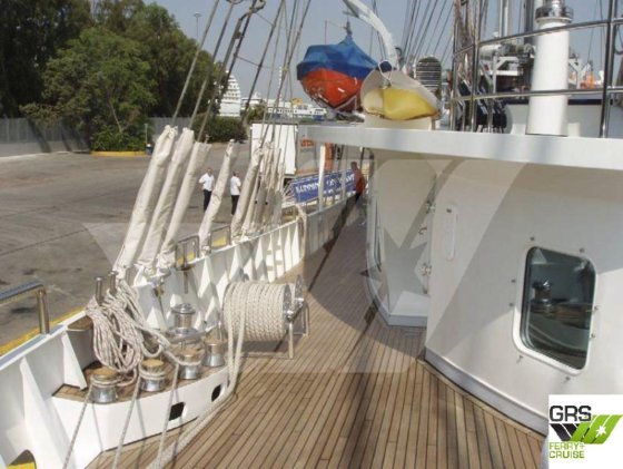 64m、42人乗りのクルーズ船を販売中