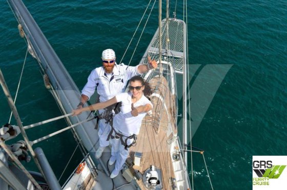 64m、42人乗りのクルーズ船を販売中