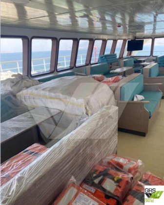 出售90米客滚船