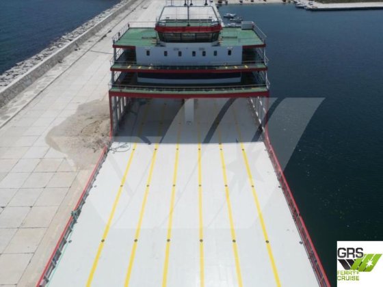 出售90米客滚船