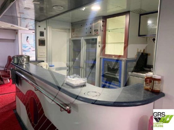 40m、304人乗りの客船を販売します