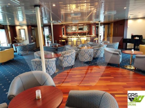 110m、98人乗りの宿泊船を販売します