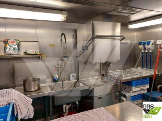 110m、98人乗りの宿泊船を販売します