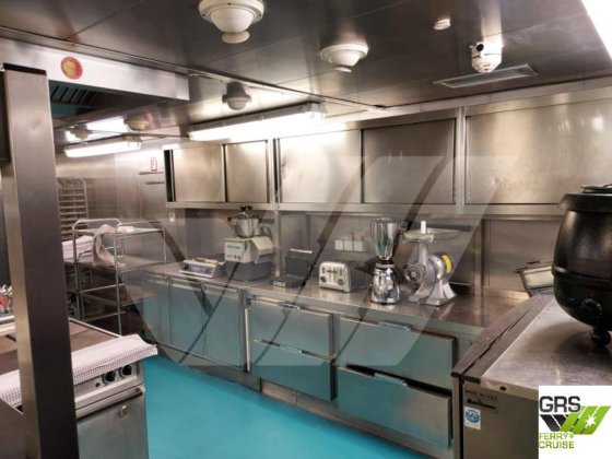 110m、98人乗りの宿泊船を販売します