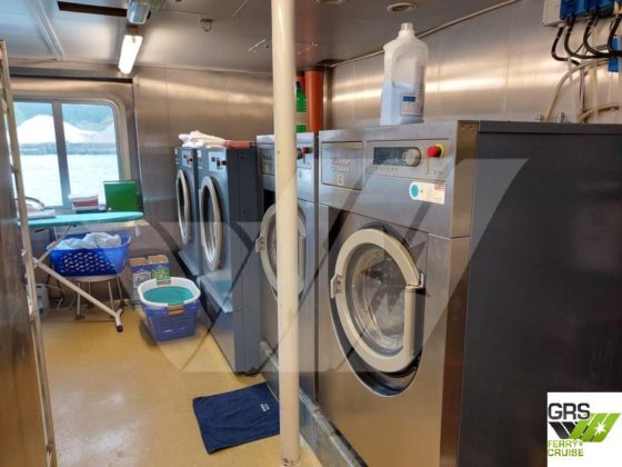 110m、98人乗りの宿泊船を販売します