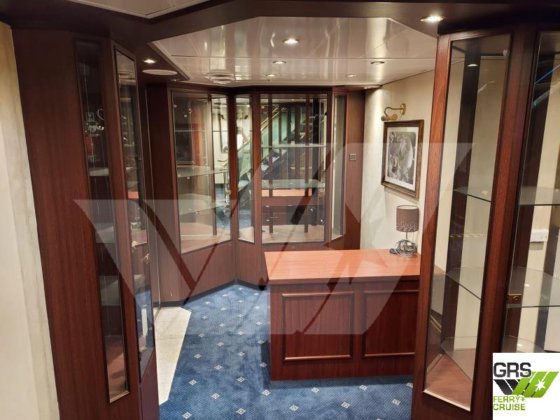 110m、98人乗りの宿泊船を販売します