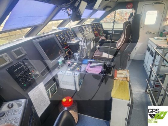 40m、320人乗りの客船を販売します