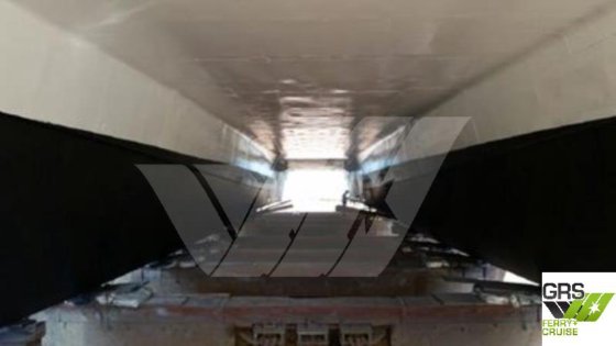 40m、320人乗りの客船を販売します