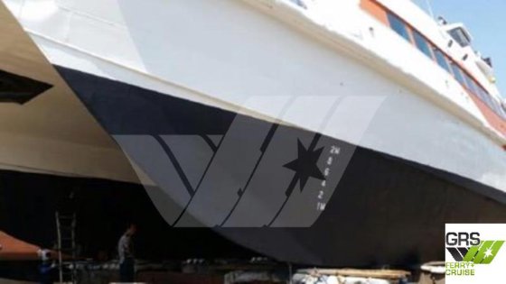 40m、320人乗りの客船を販売します