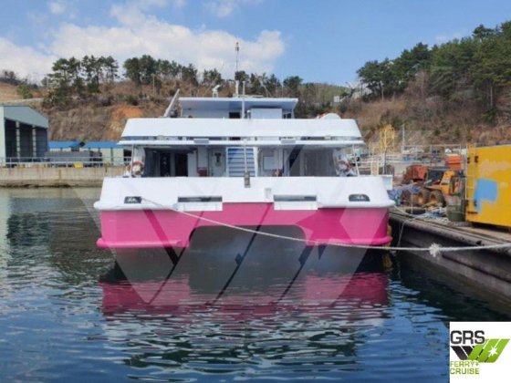 40m、320人乗りの客船を販売します