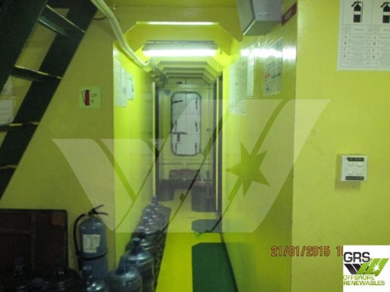 現状有姿、ベースあり、49m揚陸艇販売中