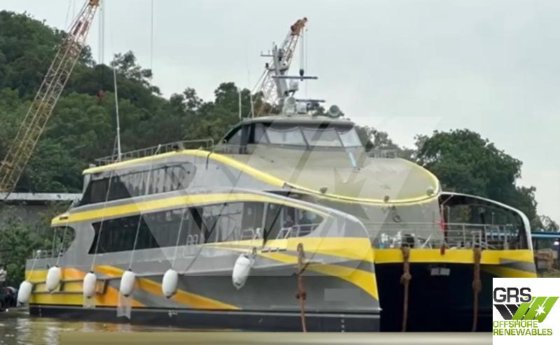 出售43米400座客船