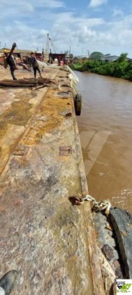 キーン・セラーズ 105m 27.43m ポンツーン